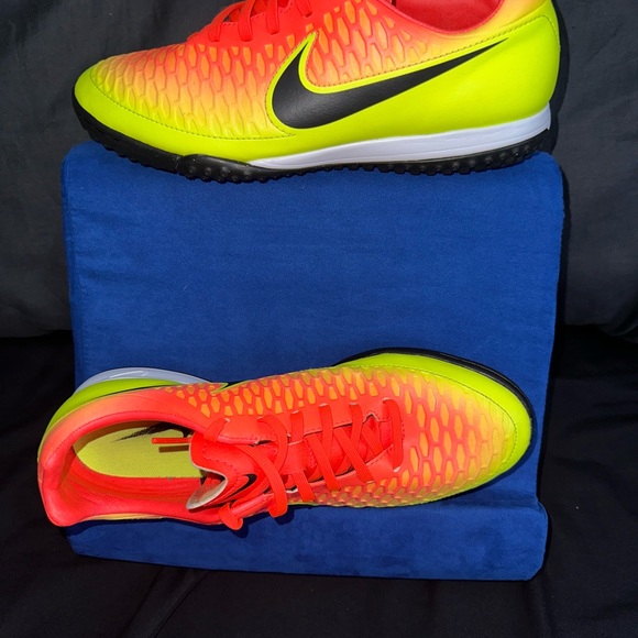 Like New NIKE MAGISTA whit out box - Picture 3 of 4